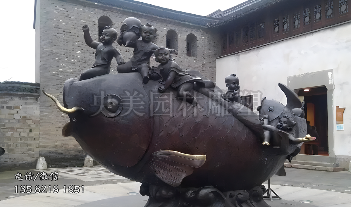 大型铸铜鲤鱼雕塑