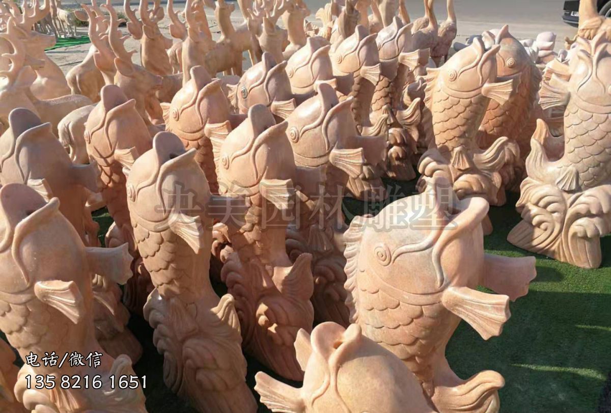 喷水鲤鱼石雕