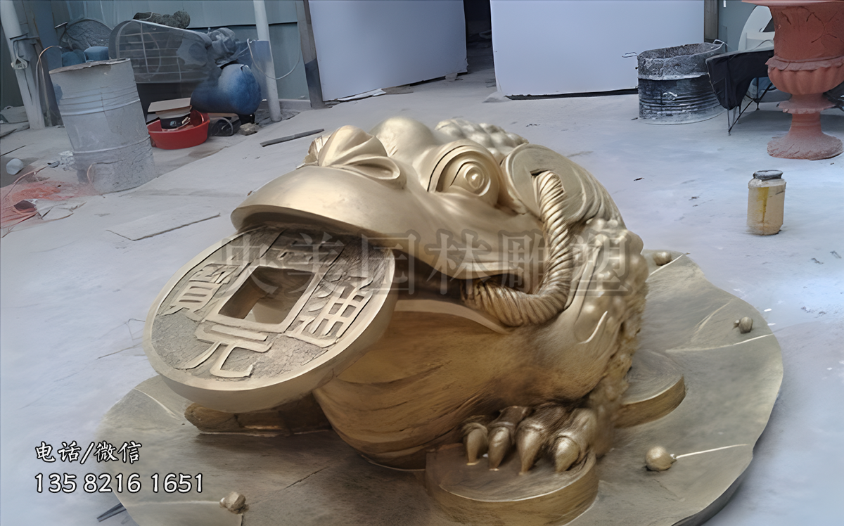 铸铜金蟾雕塑