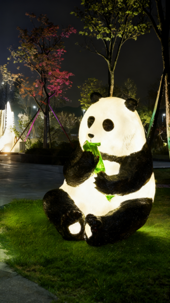 玻璃钢发光熊猫雕塑 (5)