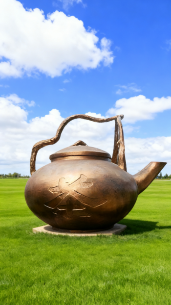 玻璃钢仿铜茶壶雕塑 (5)