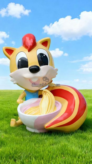 玻璃钢卡通松鼠雕塑