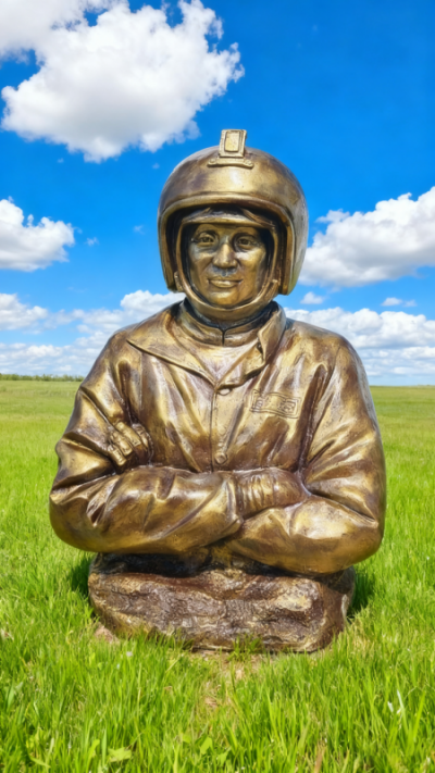 玻璃钢飞行员雕塑 (1)