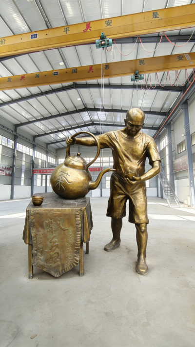 倒茶人物铸铜雕塑