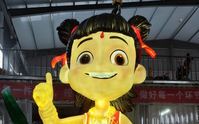 4米透明发光哪吒 大型玻璃钢雕塑定制，源头厂家来图加工