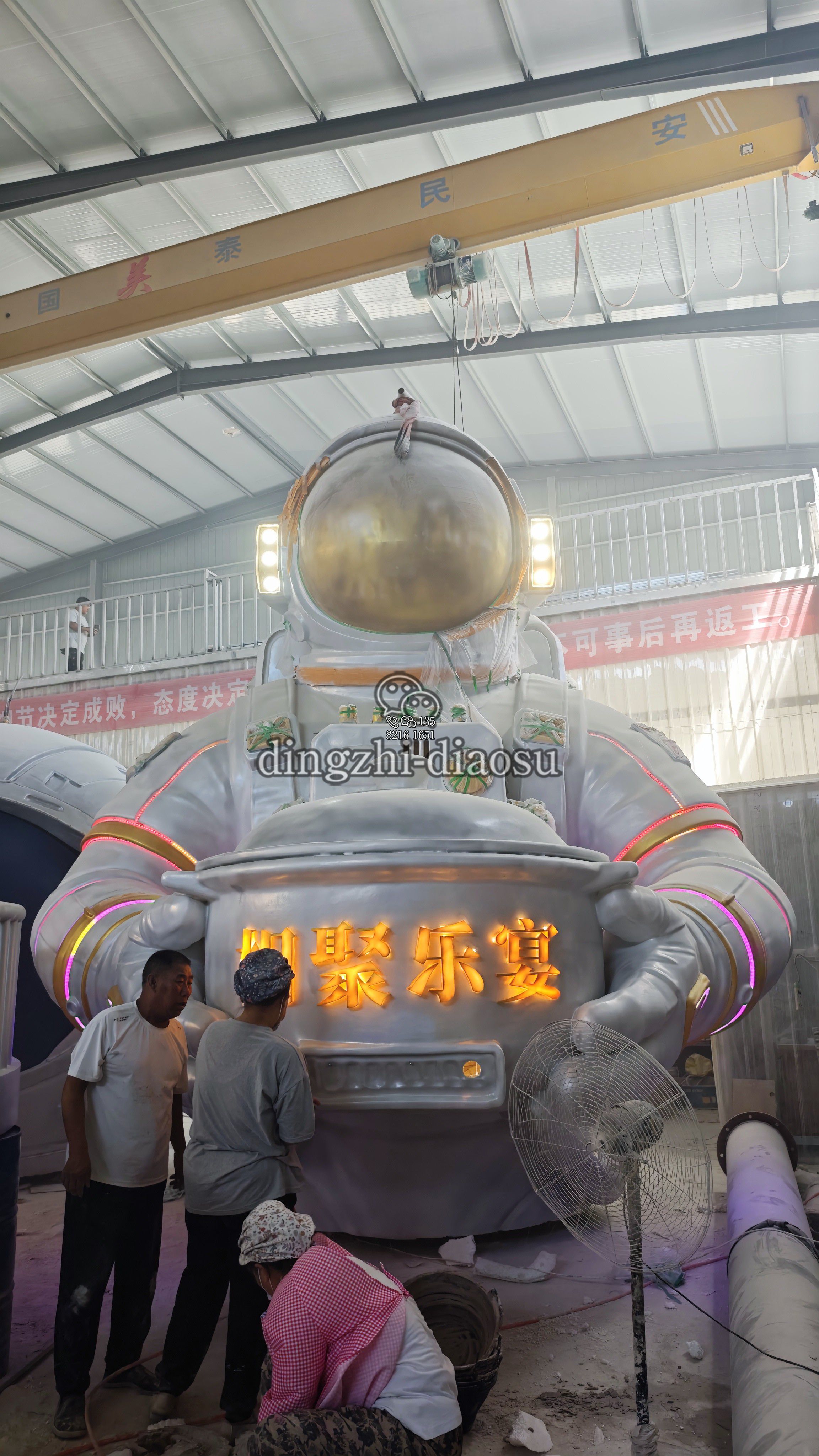 5米大型 宇航员 砂锅玻璃钢雕塑