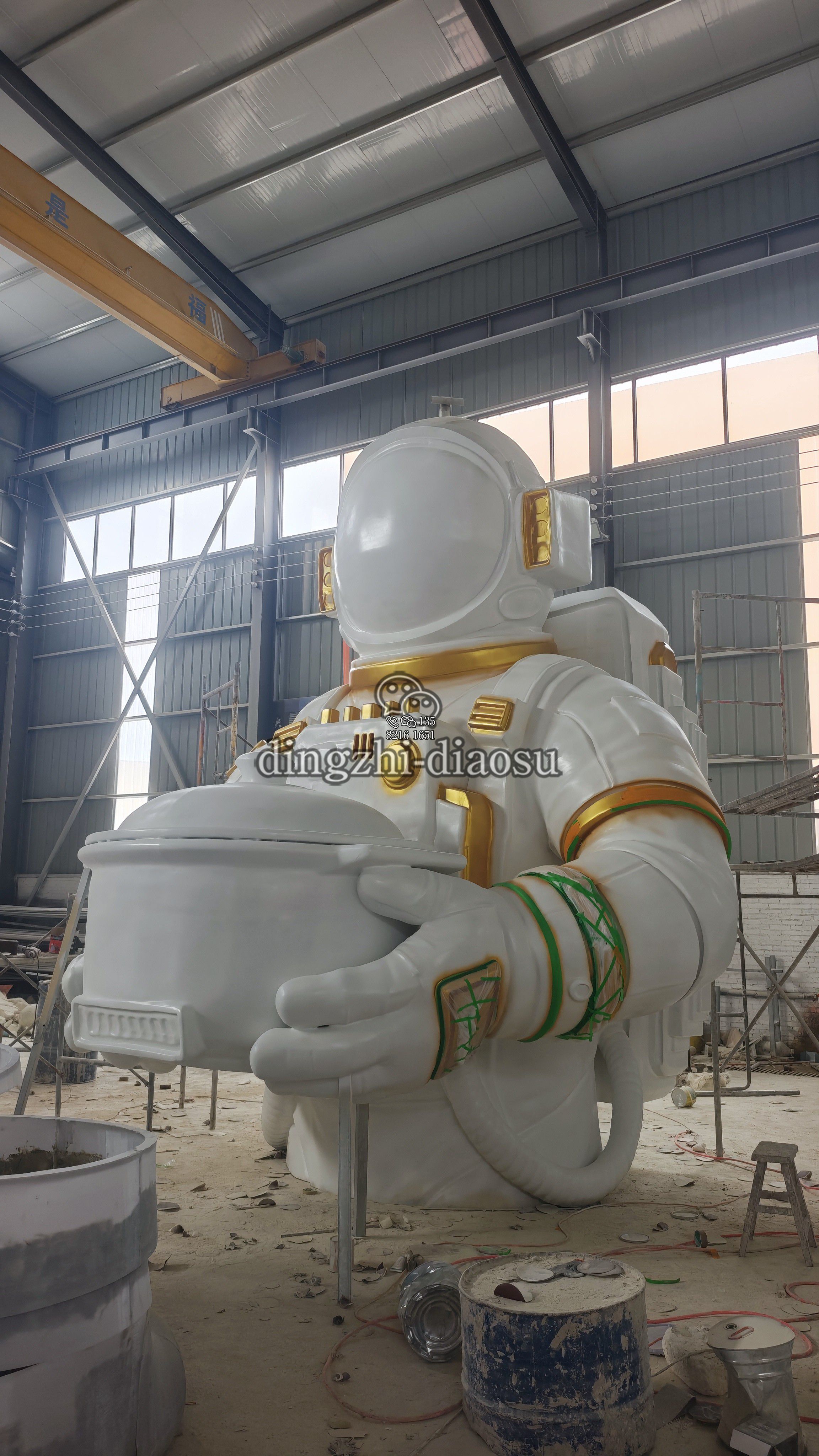 5米大型 宇航员 砂锅玻璃钢雕塑
