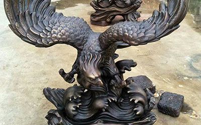 老鹰动物雕塑