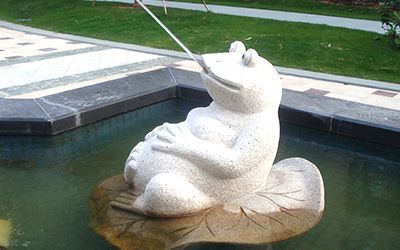 青蛙动物雕塑